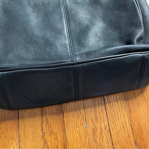 Tignanello textured leather shoulder bag (black) - Picture 4 of 9